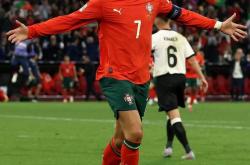 开云APP-葡萄牙队长C罗遭沙特球迷偷袭，欧国联震惊