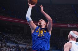 开云平台-俄罗斯篮球运动员因伤退赛，憾失机会