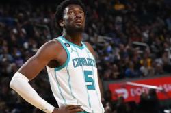 开云体育登录-黄蜂队外线防守强劲，成为东部黑马