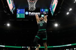 开云体育登录-凯尔特人大胜掘金，塔图姆神奇连续三分