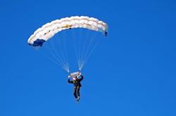 开云平台-天神与凡人，库尔图瓦震颤圣西罗，智利铁血碾过红龙