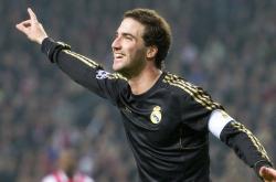 开云体育下载-银色战舰的冰冷统治与新秀火焰的反叛光芒