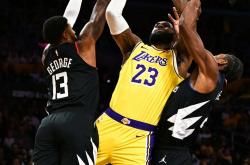 开云体育官方网站-詹姆斯再砍+大胜快船连追三场