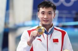 开云体育在线-瑞士跳水选手完成男子3米板比赛，优雅姿态赢得好评