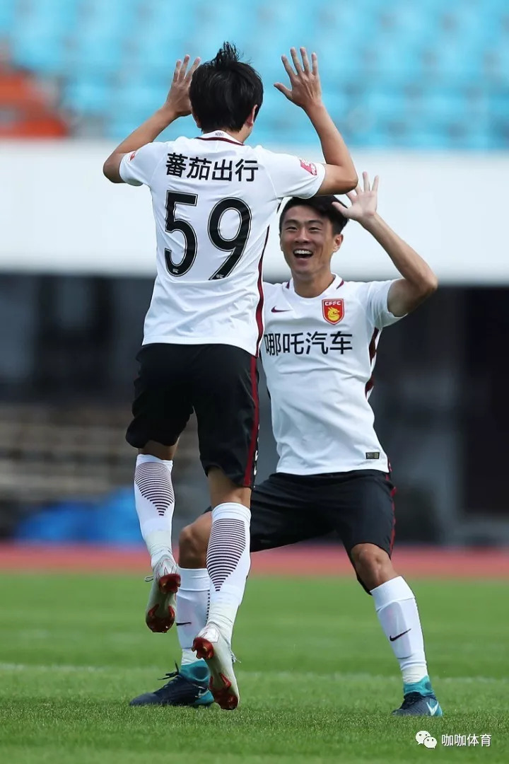 河北华夏幸福队员努力奋斗，成功击败对手