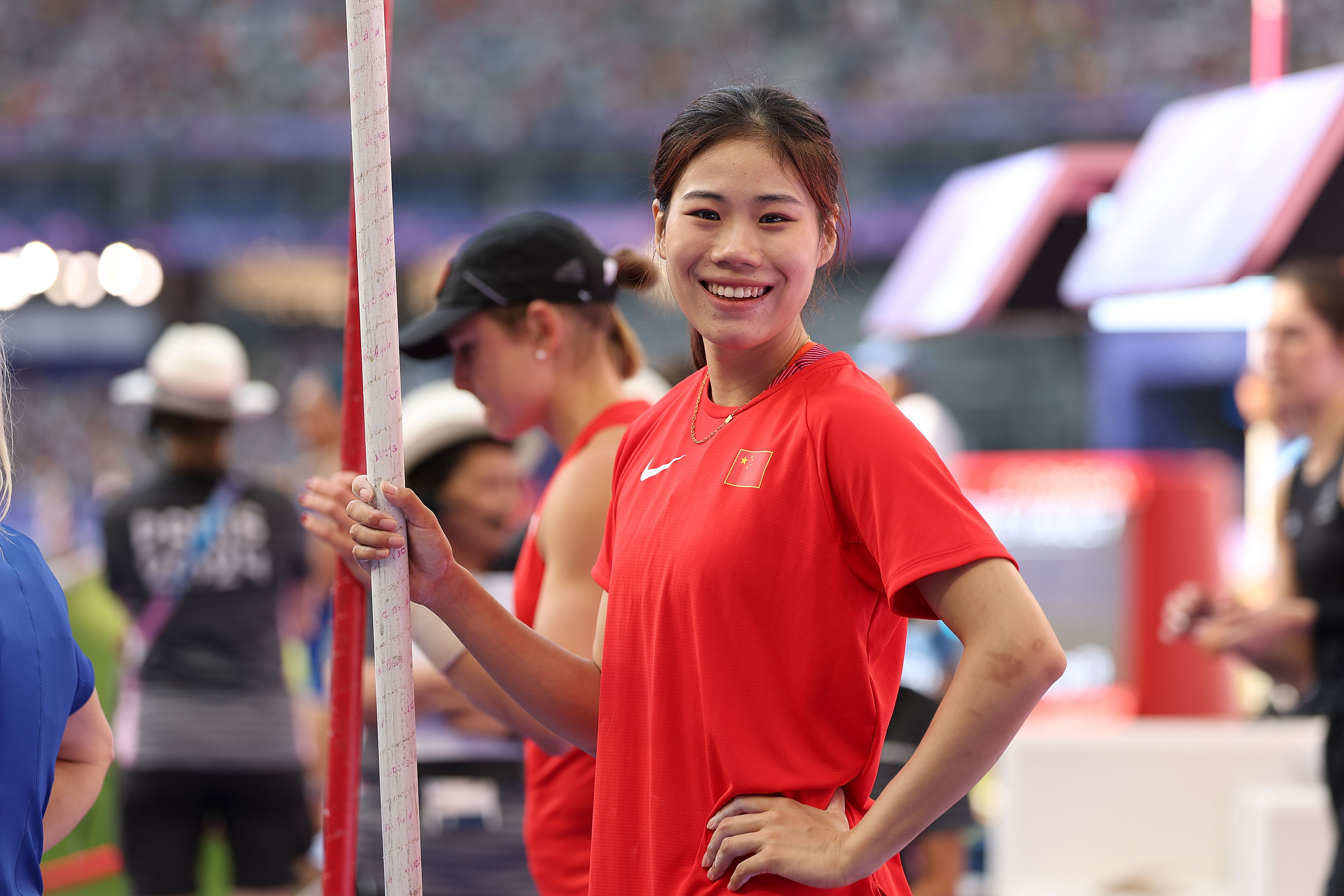 田径项目中女子选手表现出色夺得金牌