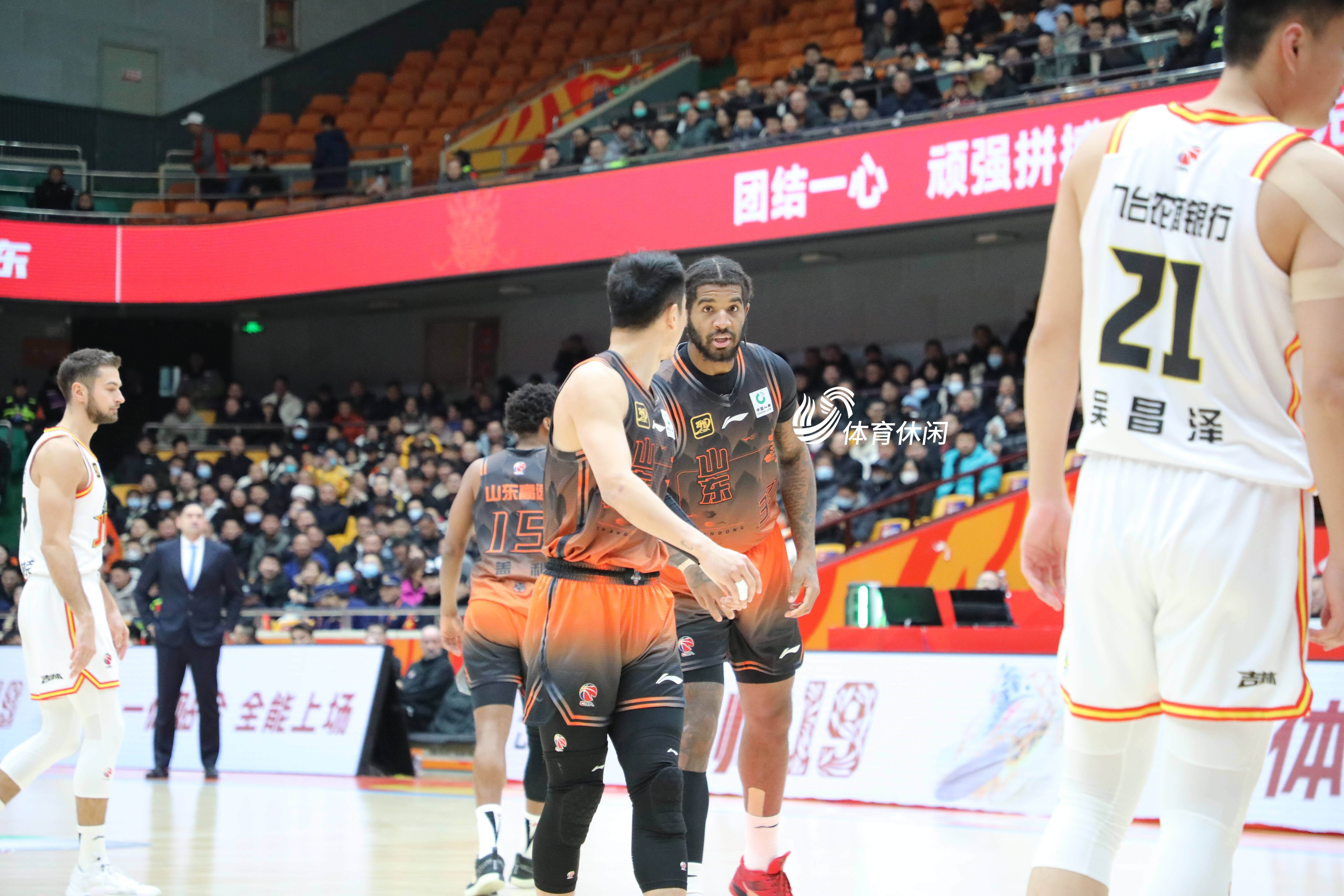 山东鲁能大捷，提前锁定季后赛资格