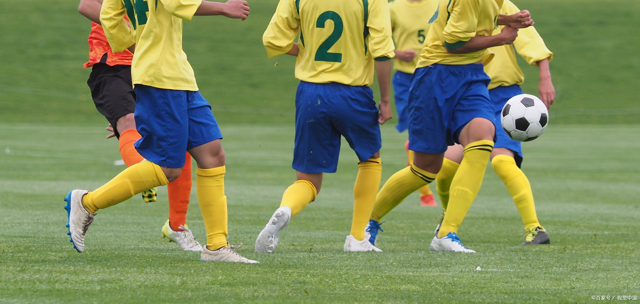 关于顶尖国内足球职业赛场纵横交锋，顶尖球队对决的信息