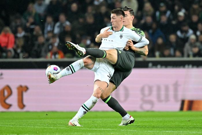 包含格拉德巴赫中场妙传助攻,锁定胜局的词条 包含格拉德巴赫中场妙传助攻,锁定胜局的词条