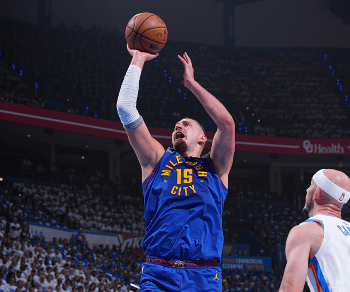 俄罗斯篮球运动员因伤退赛,憾失机会 俄罗斯篮球运动员因伤退赛,憾失机会