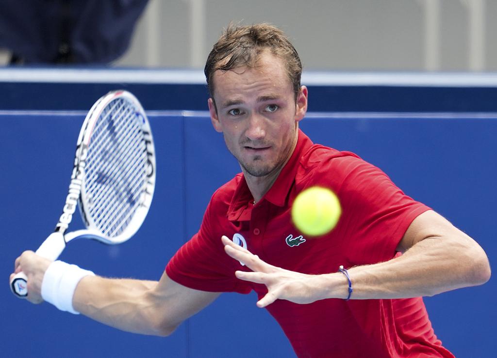 俄罗斯篮球运动员因伤退赛,憾失机会 俄罗斯篮球运动员因伤退赛,憾失机会