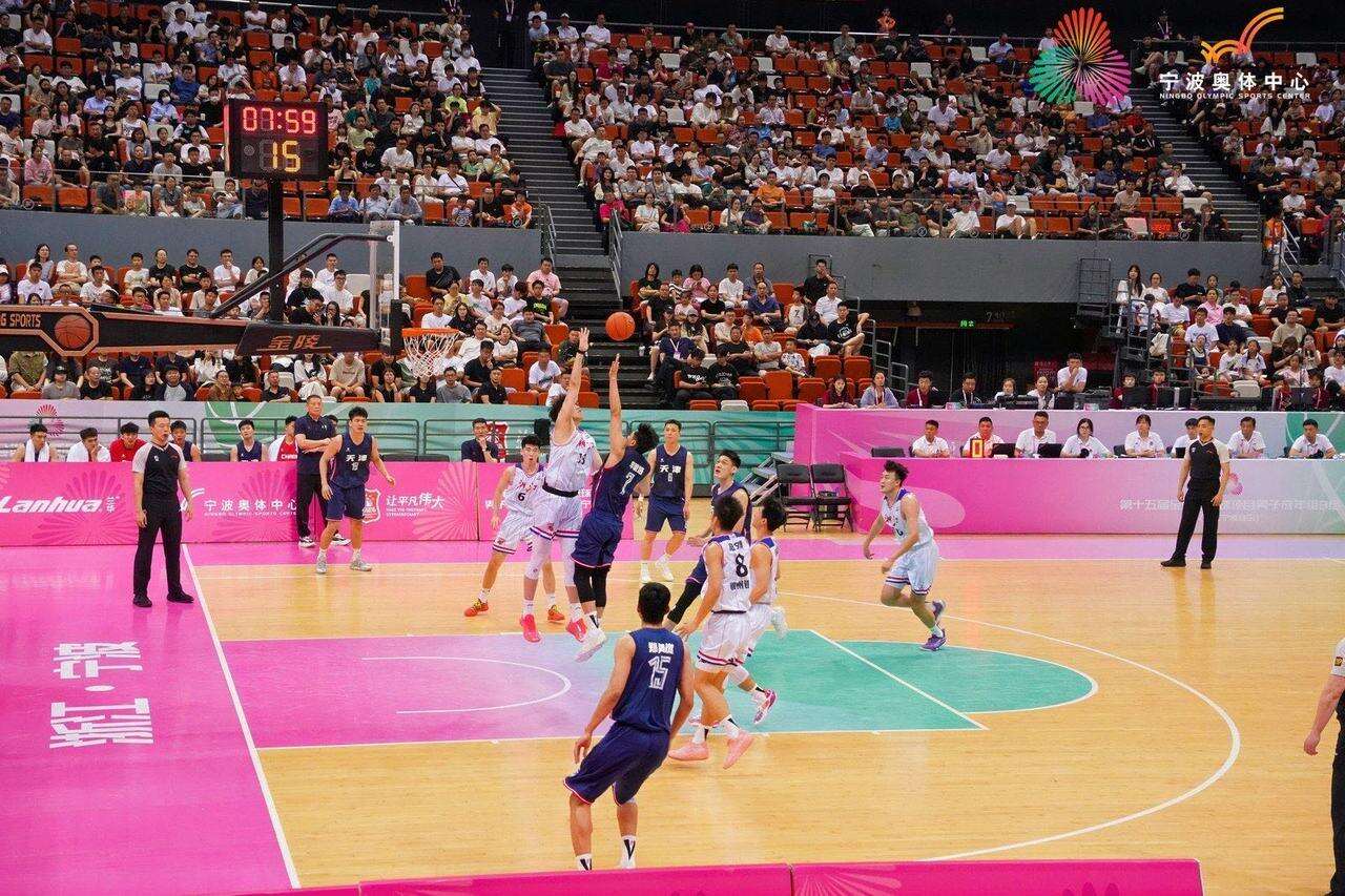 现代篮球比赛备受瞩目，势不可挡