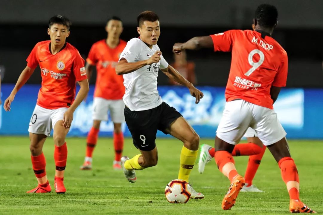 河北华夏幸福主场大胜北京人和，壮大实力