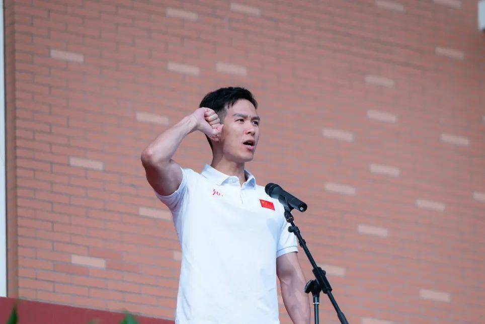 青年球员奋勇争先，夺冠在望