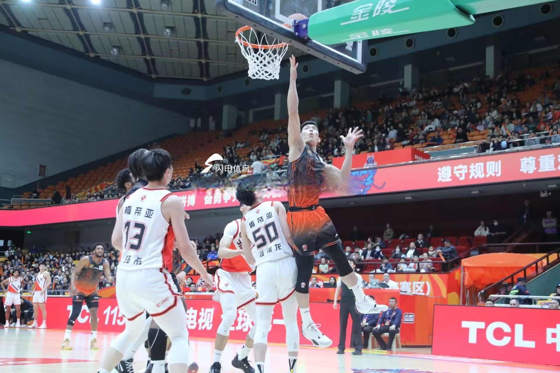 江苏队在主场对决广东男篮，实力不容小觑