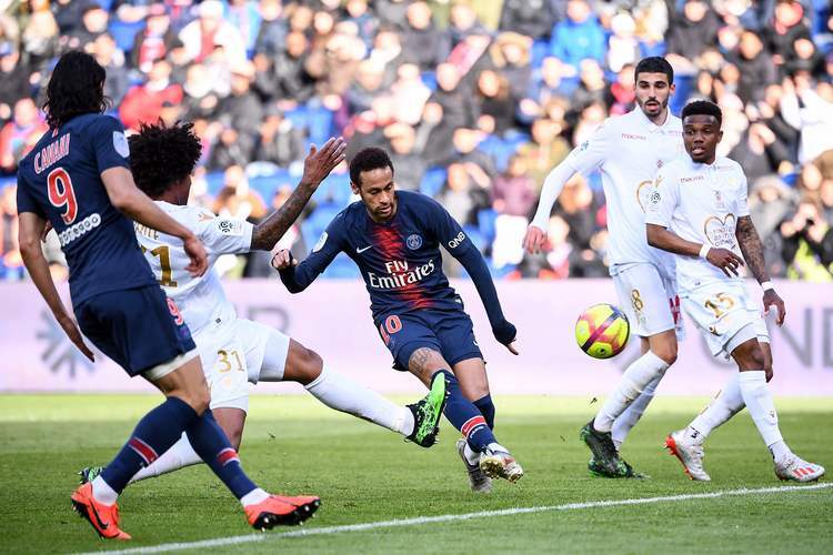 巴黎圣日耳曼再度取胜，保持领跑位置的简单介绍