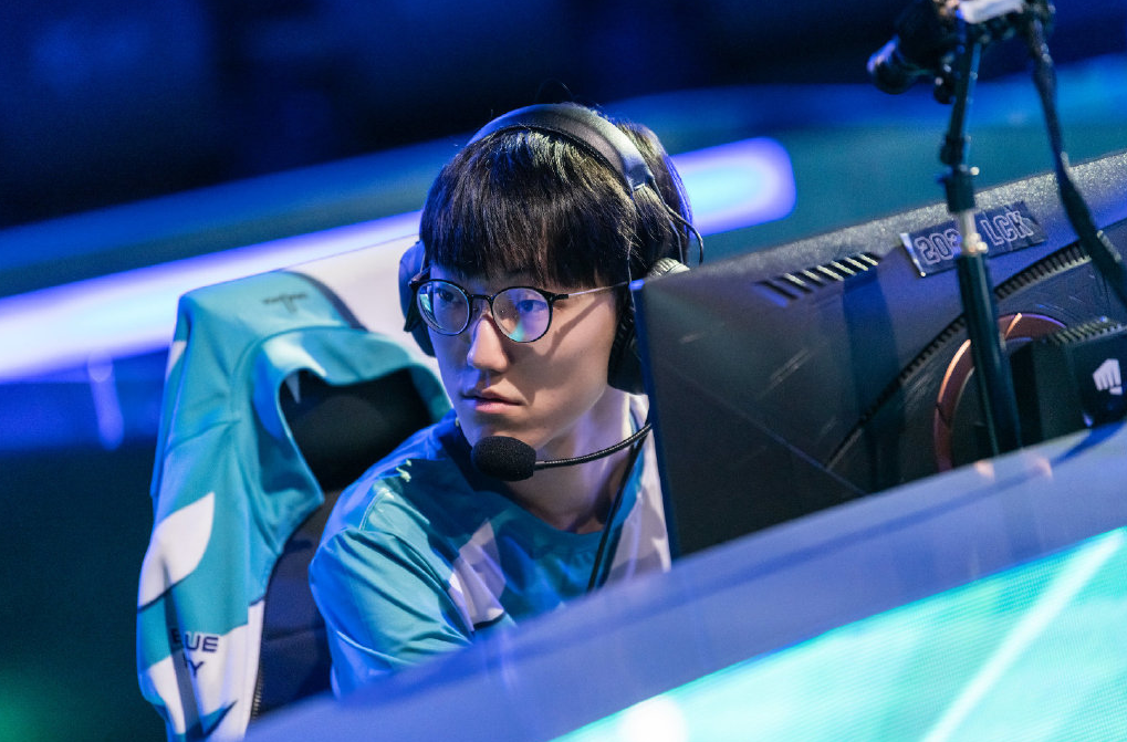 FPX轻取MAD，Canyon完成史诗逆转宿敌对决入围赛，技惊四座