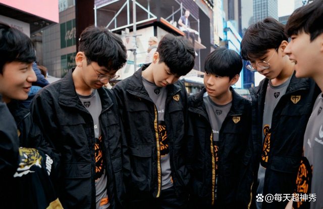 RNG血洗PSG，ShowMaker完成史诗逆转焦点之战四强赛，留下经典瞬间