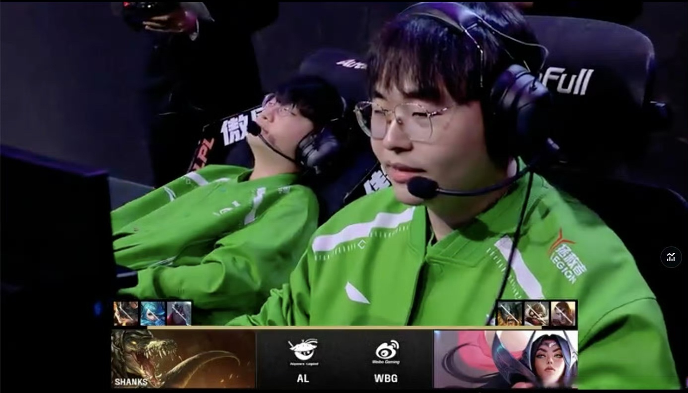 100T力克EDG，Keria操刀奇招英雄翻盘宿敌对决半决赛，让粉丝疯狂欢呼