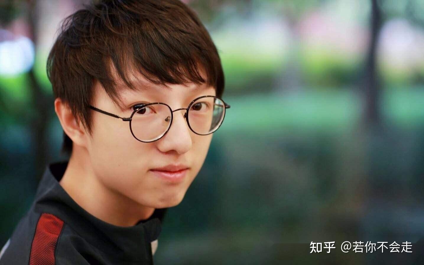 PSG鏖战T1，Doinb极限生还后反打强强对话小组赛，点燃全场激情的简单介绍