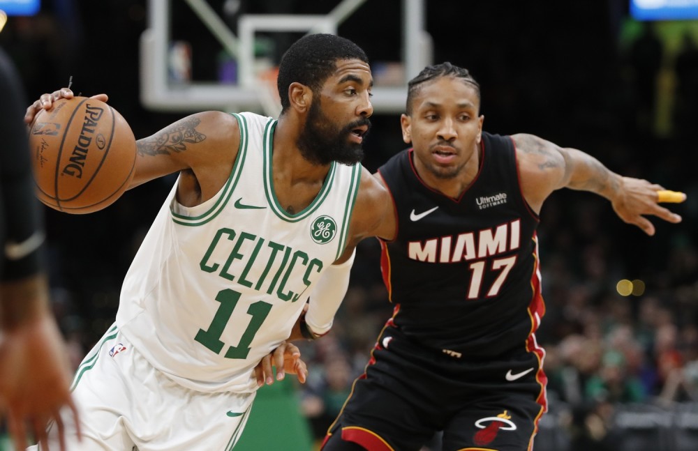 雄鹿队击败开拓者队，提升排名的简单介绍