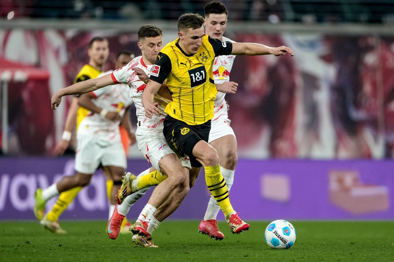 多特蒙德主力中场受伤,缺席关键比赛 多特蒙德主力中场受伤,缺席关键比赛