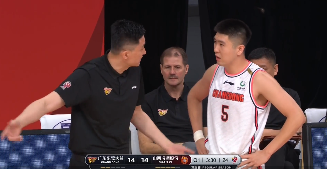 外援助攻串连，球队连胜保持头名位置