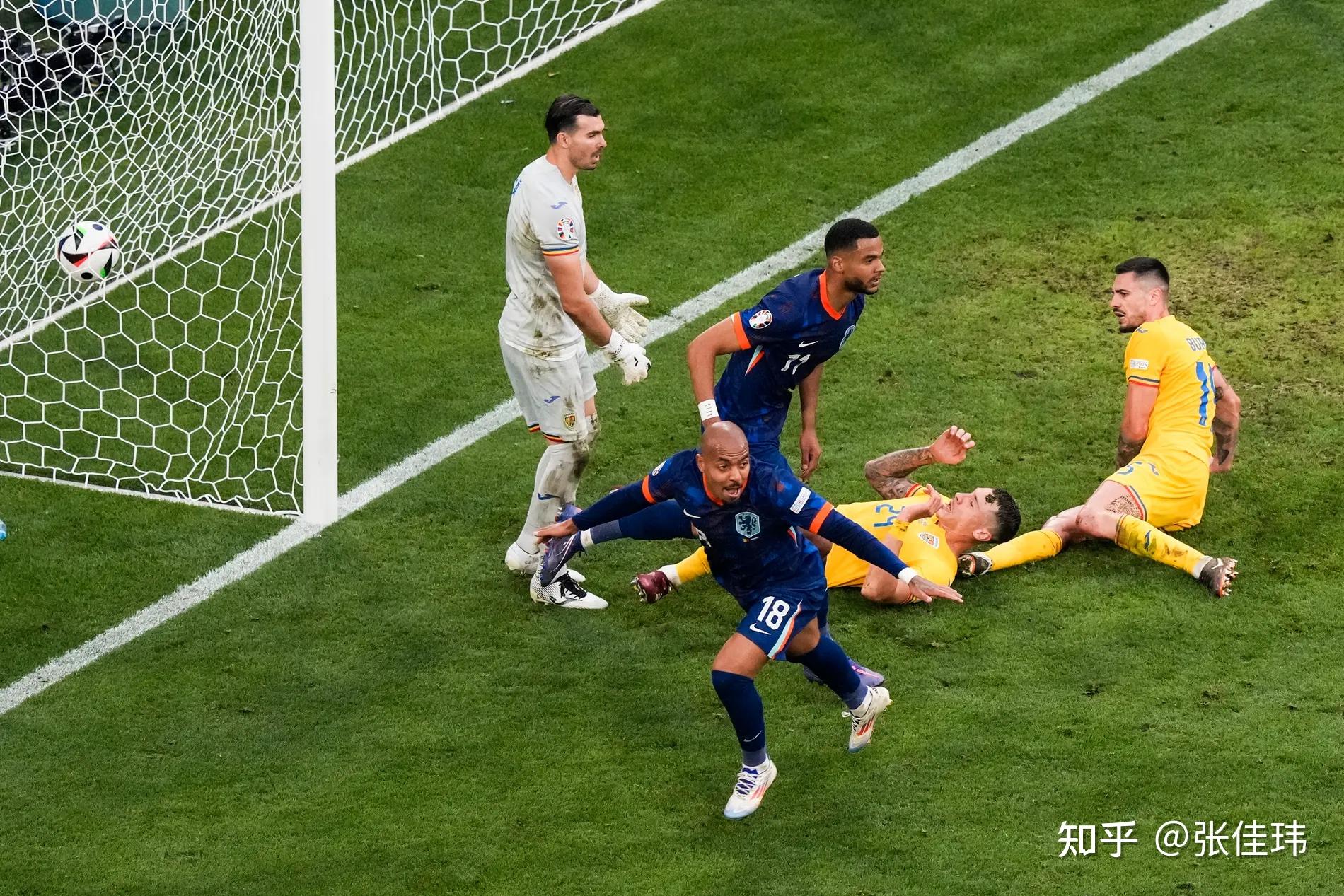 荷兰队晋级欧锦赛，战胜对手