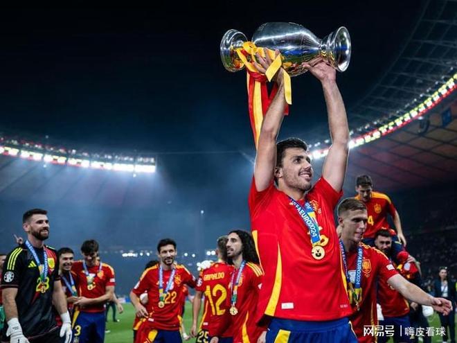 荷兰主场大胜西班牙，欧国联新星崭露头角的简单介绍