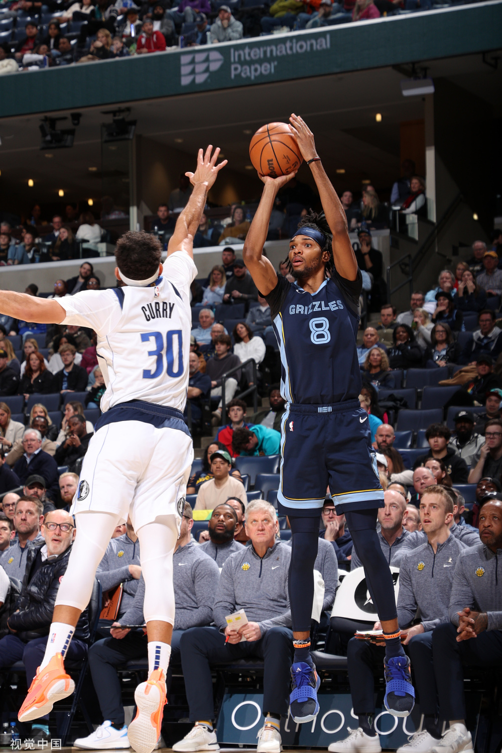 鹈鹕队全队作战，独行侠队全力反扑追分