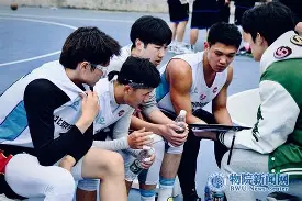 包含斯洛伐克篮球联赛一哥踢球风格示范的词条