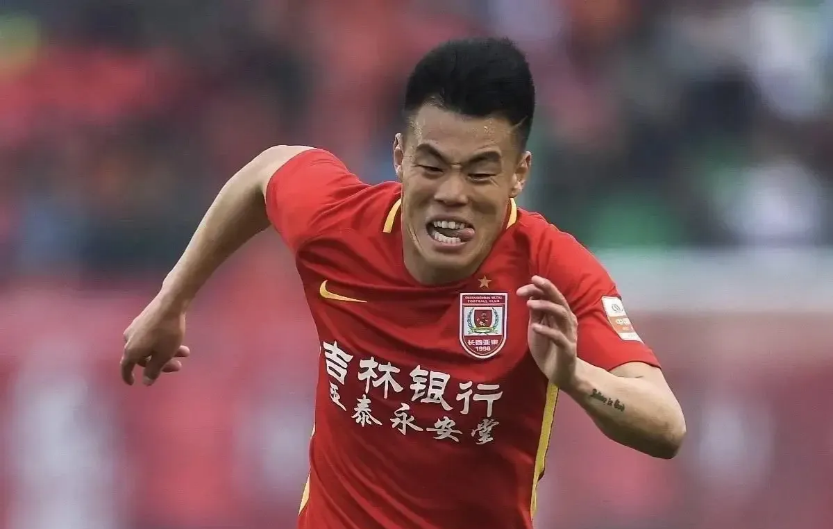 大将蓄力绝杀入球,球队逆风翻盘赢得比赛 大将蓄力绝杀入球,球队逆风翻盘赢得比赛