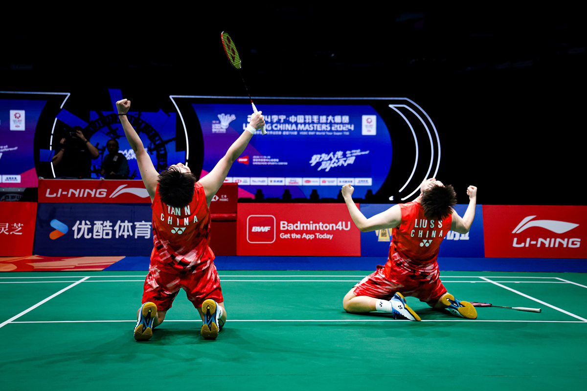 包含韩国羽毛球队鏖战法国羽毛球队，林丹完成帽子戏法的词条