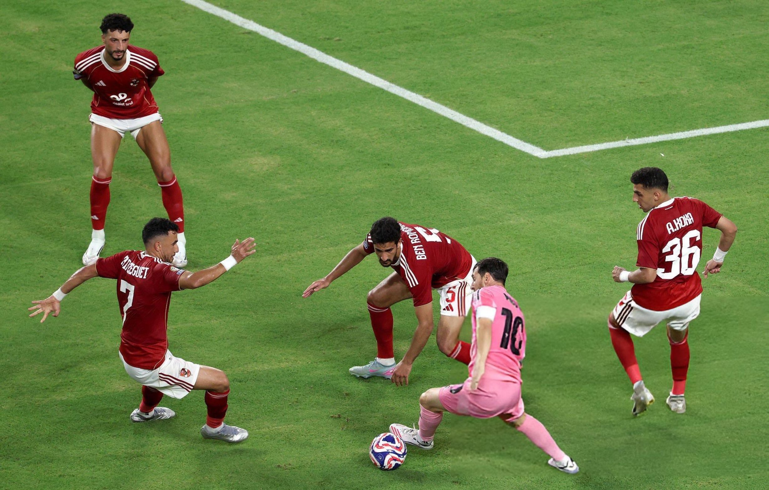 丹麦逆转阿森纳，阿奎罗制霸全场