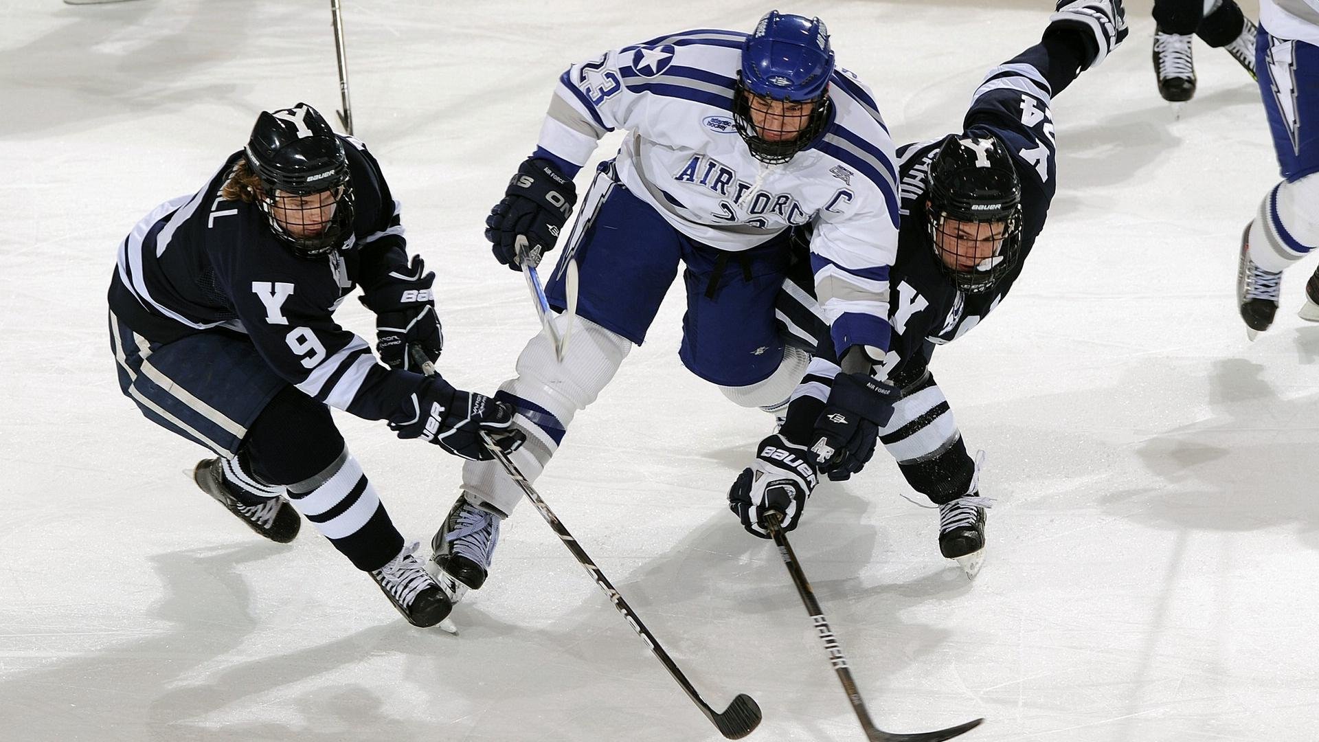 新王加冕与旧秩序崩塌，维斯塔潘关键制胜，迈凯伦完胜梅赛德斯的F1格局之变