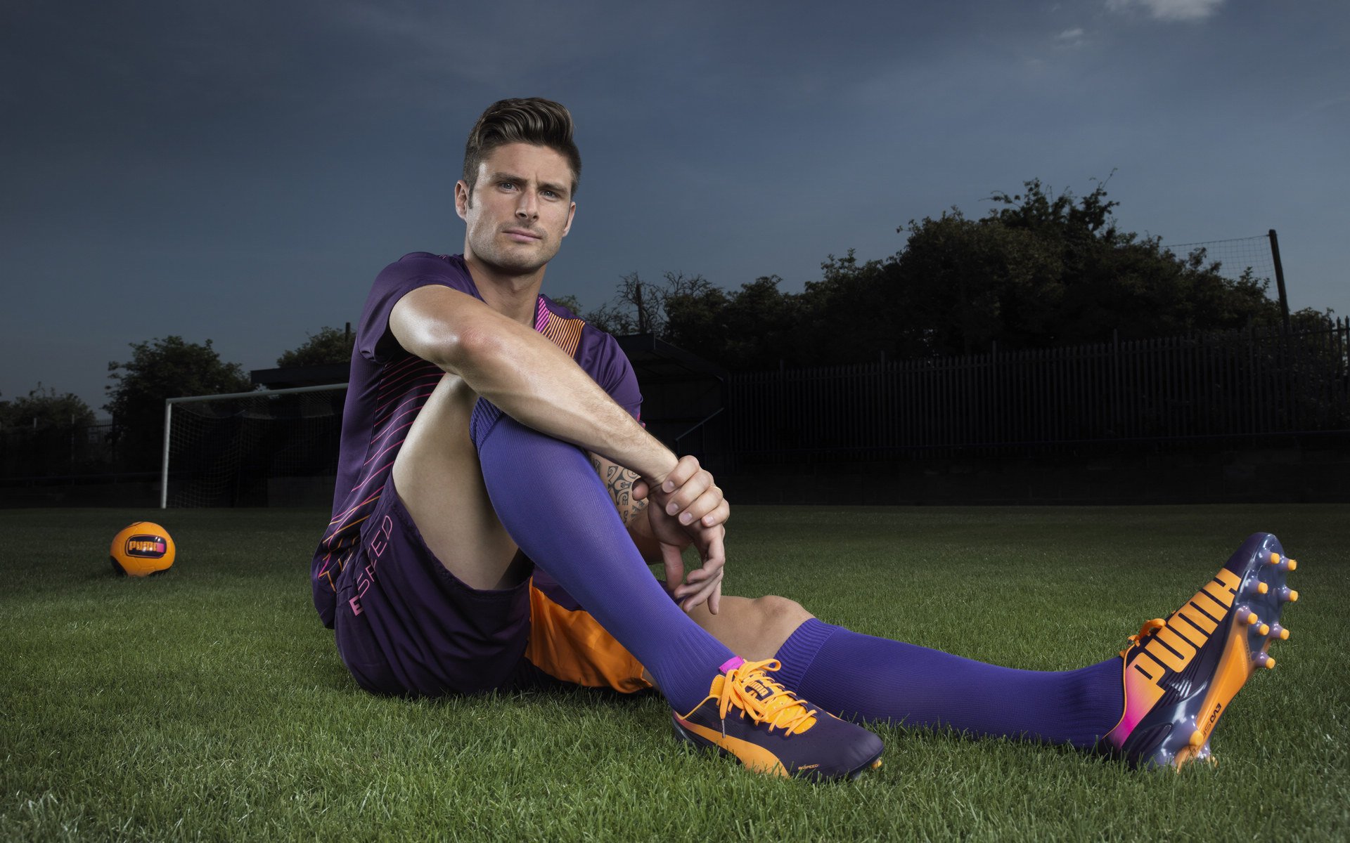 凯恩独造三球导演惊天逆转！十人皇马绝境翻盘智利，伯纳乌今夜他扛起银河战舰